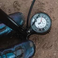 Lezyne, Classic Floor Drive 3.5", Floor Pump, ABS-1 Pro Chuck, 220psi, Black